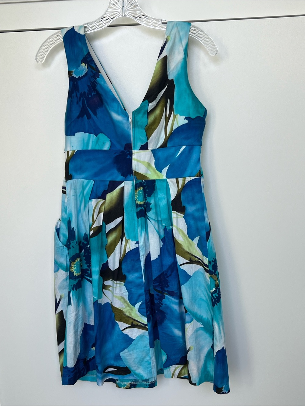 Corey P. Blue Floral V-Neck Women’s Dress - Picture 5 of 5